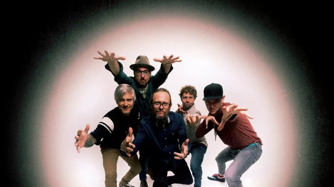 Image: The Infamous Stringdusters with Cris Jacobs